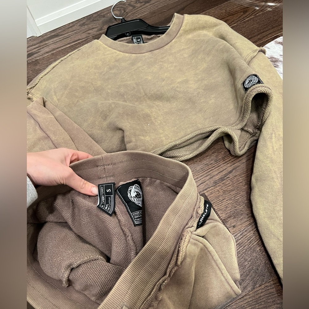 Alphalete sweat suit set